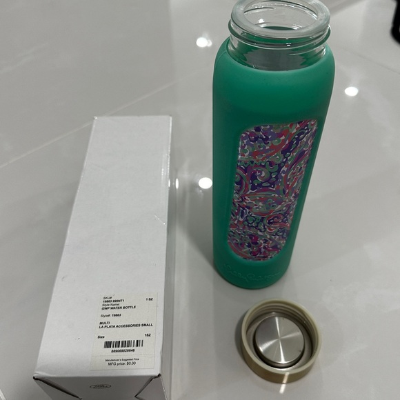 Lilly Pulitzer glass water bottle in multi la playa - never used -rubber outside - Picture 5 of 7